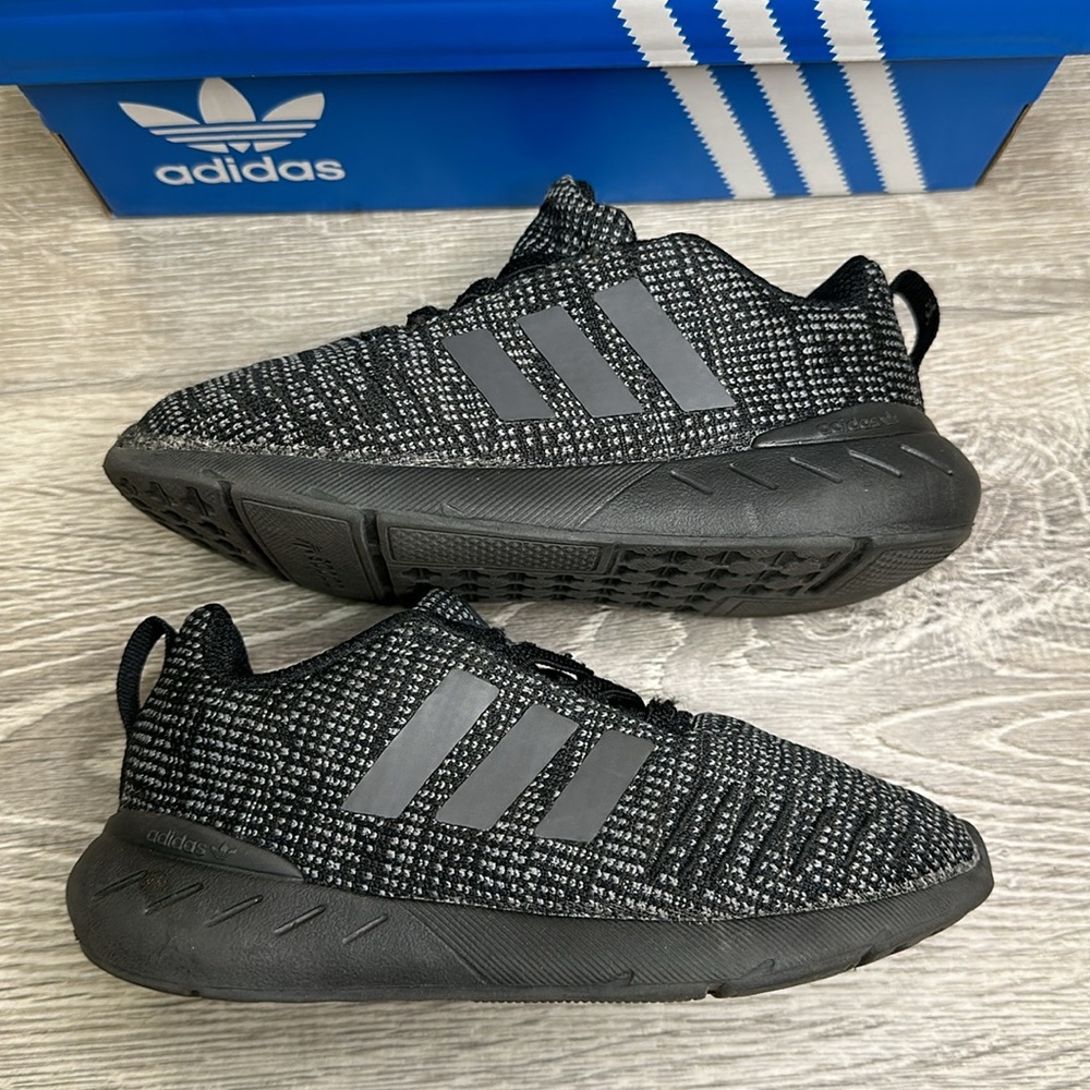 EUC - Adidas Swift Run - Size 10K